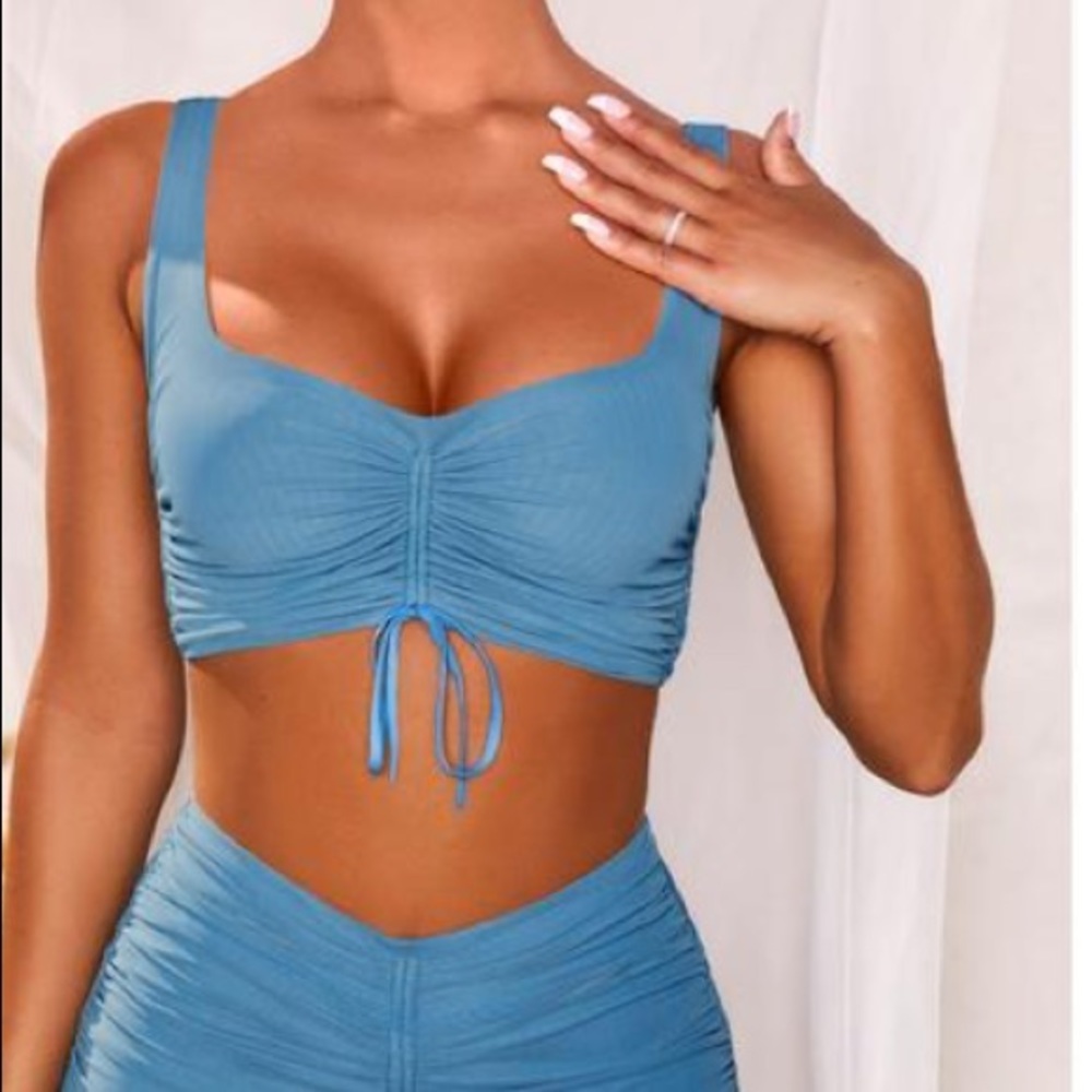 oh polly- Two’s company ruched tie front crop top in blue